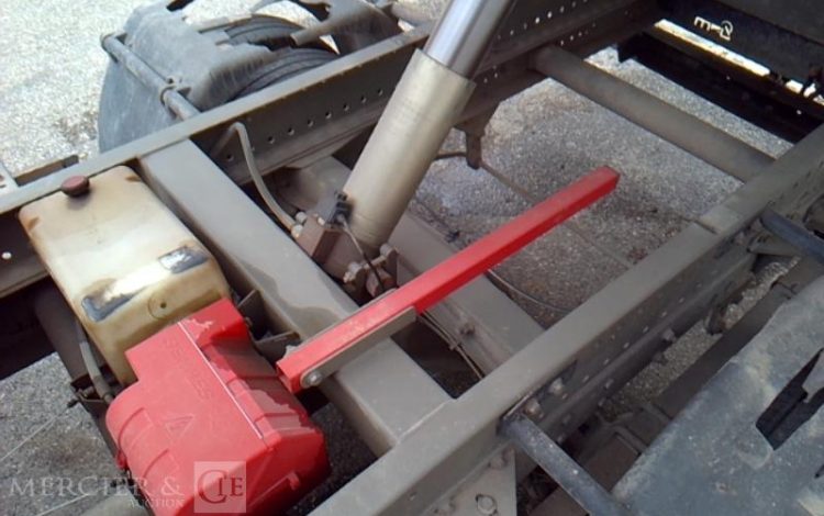 IVECO 35C13 BENNE SIMPLE CABINE COFFRE ROUGE DH-396-JM