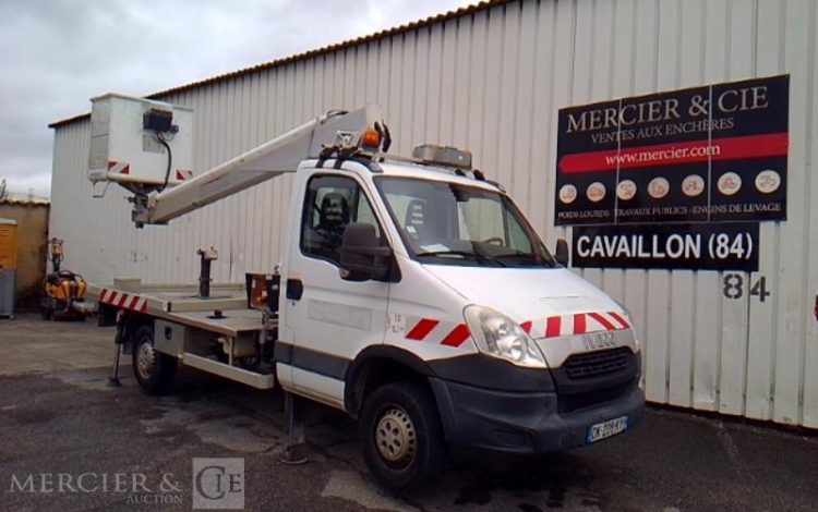 IVECO 35S11 NACELLE SUR VL 160 ALU/DS – 16M – 2934H – BLANC DK-228-KY