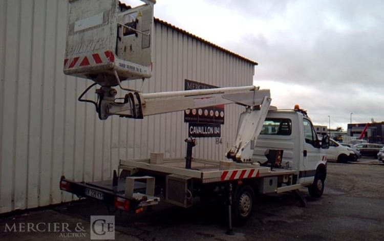 IVECO 35S11 NACELLE SUR VL 160 ALU/DS – 16M – 2934H – BLANC DK-228-KY