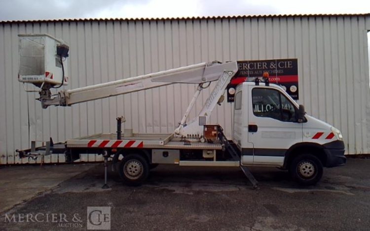 IVECO 35S11 NACELLE SUR VL 160 ALU/DS – 16M – 2934H – BLANC DK-228-KY