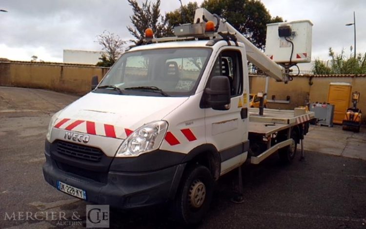 IVECO 35S11 NACELLE SUR VL 160 ALU/DS – 16M – 2934H – BLANC DK-228-KY