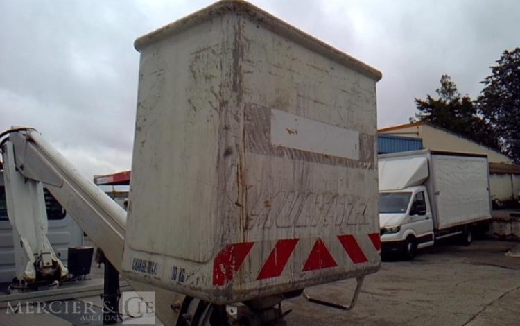 IVECO 35S11 NACELLE SUR VL 160 ALU/DS – 16M – 2934H – BLANC DK-228-KY