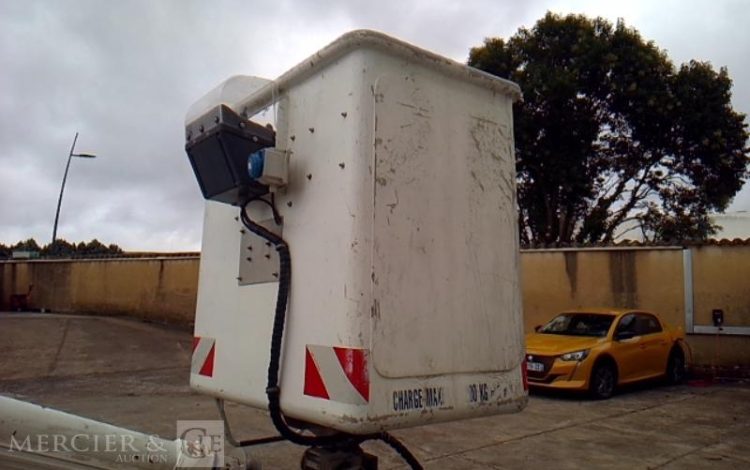 IVECO 35S11 NACELLE SUR VL 160 ALU/DS – 16M – 2934H – BLANC DK-228-KY