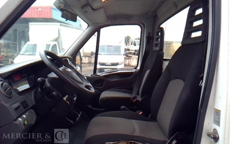 IVECO 35S11 NACELLE SUR VL 160 ALU/DS – 16M – 2934H – BLANC DK-228-KY