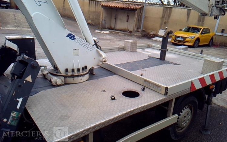 IVECO 35S11 NACELLE SUR VL 160 ALU/DS – 16M – 2934H – BLANC DK-228-KY