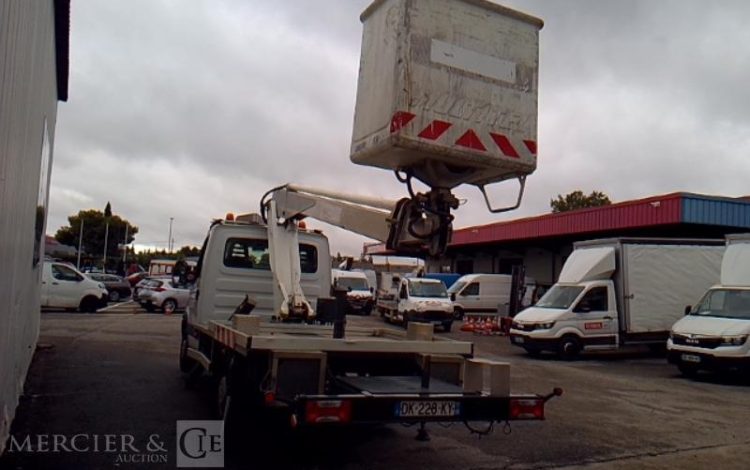 IVECO 35S11 NACELLE SUR VL 160 ALU/DS – 16M – 2934H – BLANC DK-228-KY