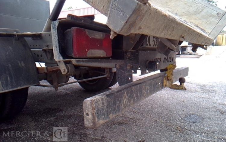 IVECO 35-130 BENNE SIMPLE CABINE COFFRE ROUGE DL-530-RG