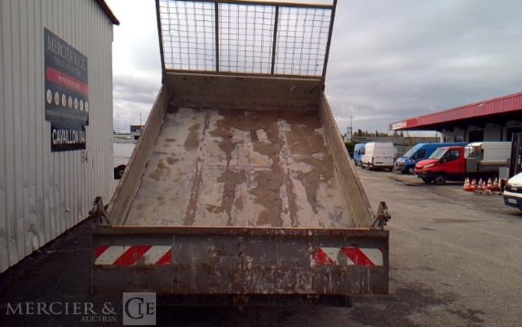 IVECO 35-130 BENNE SIMPLE CABINE COFFRE ROUGE DL-530-RG