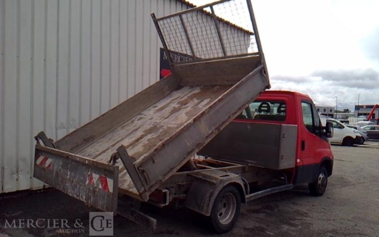 IVECO 35-130 BENNE SIMPLE CABINE COFFRE ROUGE DL-530-RG