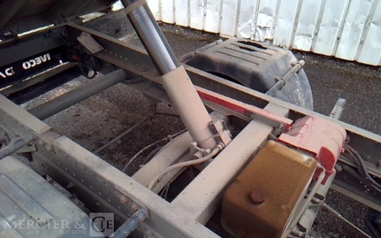 IVECO 35-130 BENNE SIMPLE CABINE COFFRE ROUGE DL-530-RG