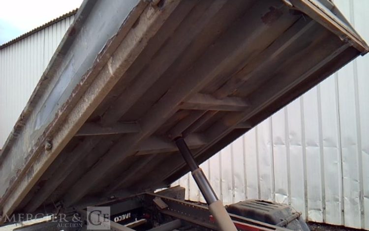 IVECO 35-130 BENNE SIMPLE CABINE COFFRE ROUGE DL-530-RG