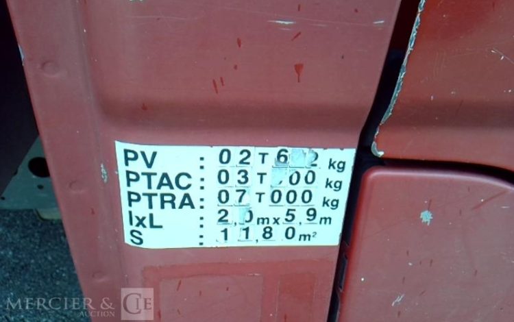IVECO 35-130 BENNE SIMPLE CABINE COFFRE ROUGE DL-530-RG