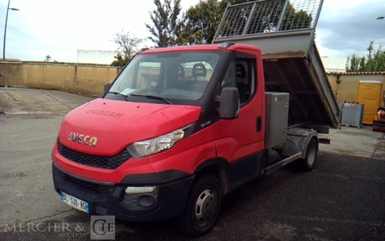 IVECO 35-130 BENNE SIMPLE CABINE COFFRE ROUGE DL-530-RG
