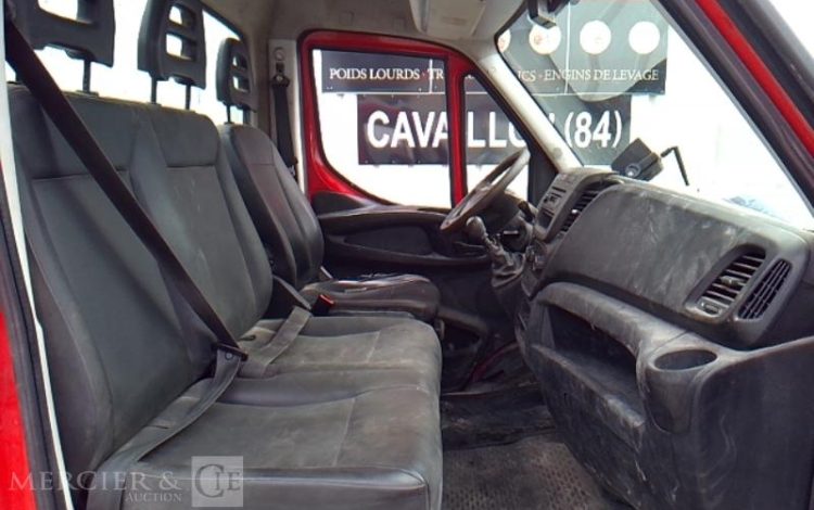 IVECO 35-130 BENNE SIMPLE CABINE COFFRE ROUGE DL-530-RG