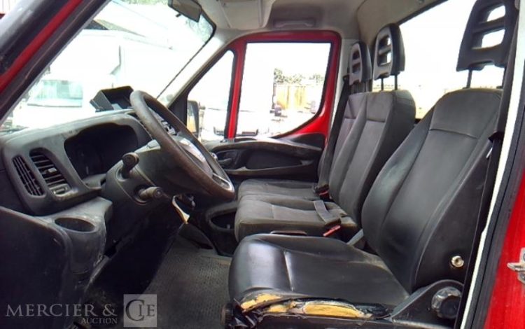 IVECO 35-130 BENNE SIMPLE CABINE COFFRE ROUGE DL-530-RG