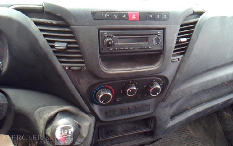 IVECO 35-130 BENNE SIMPLE CABINE COFFRE ROUGE DL-530-RG