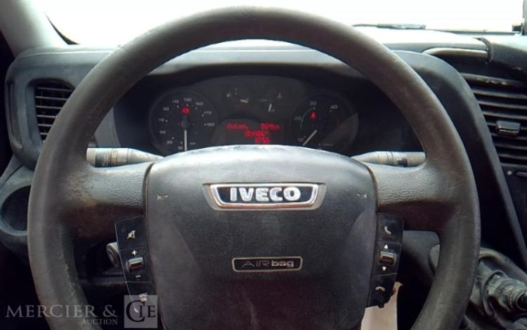 IVECO 35-130 BENNE SIMPLE CABINE COFFRE ROUGE DL-530-RG