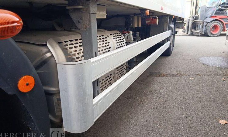 IVECO EUROCARGO 140E19 FRIGO/HAYON – EN DESIGNATION(93)  DQ-481-TY