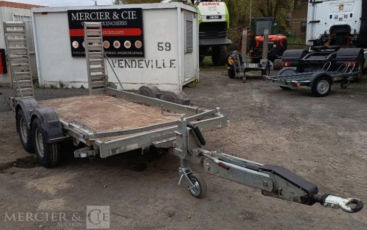 HUBIERE REMORQUE PORTE ENGIN 2 ESSIEUX – PTAC : 3,5 TONNES – ANNEE 2015 BLANC DR-403-RA