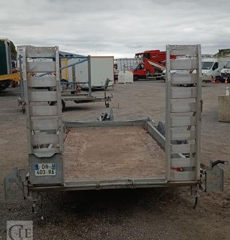 HUBIERE REMORQUE PORTE ENGIN 2 ESSIEUX – PTAC : 3,5 TONNES – ANNEE 2015 BLANC DR-403-RA