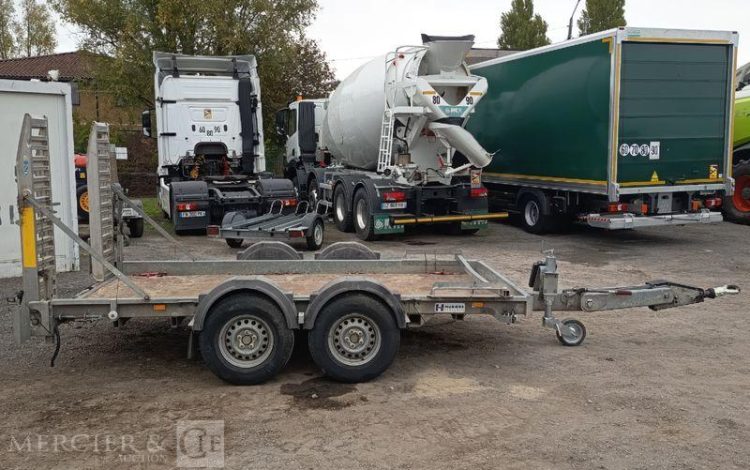 HUBIERE REMORQUE PORTE ENGIN 2 ESSIEUX – PTAC : 3,5 TONNES – ANNEE 2015 BLANC DR-403-RA