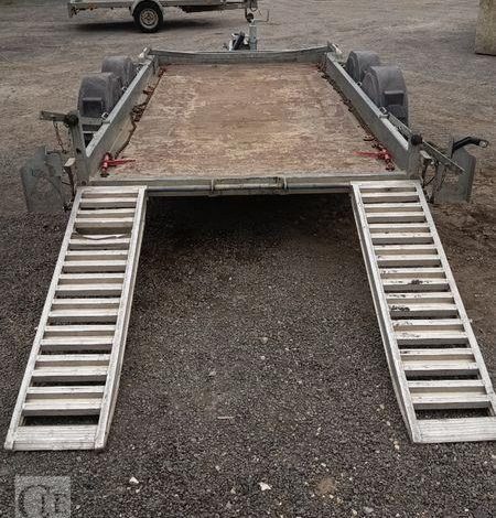 HUBIERE REMORQUE PORTE ENGIN 2 ESSIEUX – PTAC : 3,5 TONNES – ANNEE 2015 BLANC DR-403-RA