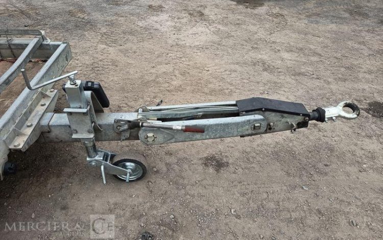HUBIERE REMORQUE PORTE ENGIN 2 ESSIEUX – PTAC : 3,5 TONNES – ANNEE 2015 BLANC DR-403-RA