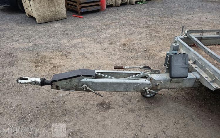 HUBIERE REMORQUE PORTE ENGIN 2 ESSIEUX – PTAC : 3,5 TONNES – ANNEE 2015 BLANC DR-403-RA