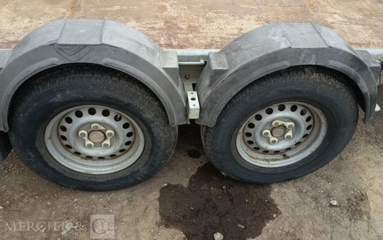 HUBIERE REMORQUE PORTE ENGIN 2 ESSIEUX – PTAC : 3,5 TONNES – ANNEE 2015 BLANC DR-403-RA
