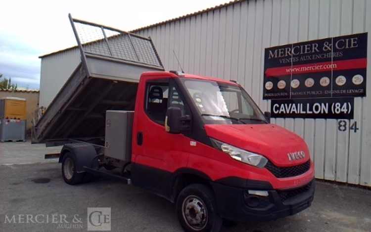 IVECO 35-130 BENNE SIMPLE CABINE COFFRE ROUGE EA-557-QC