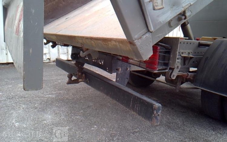 IVECO 35-130 BENNE SIMPLE CABINE COFFRE ROUGE EA-557-QC
