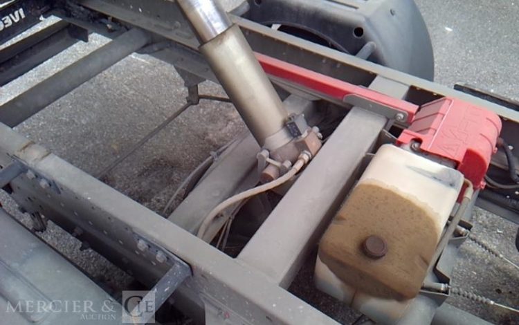 IVECO 35-130 BENNE SIMPLE CABINE COFFRE ROUGE EA-557-QC