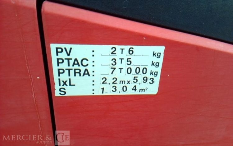 IVECO 35-130 BENNE SIMPLE CABINE COFFRE ROUGE EA-557-QC