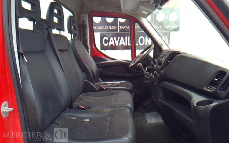 IVECO 35-130 BENNE SIMPLE CABINE COFFRE ROUGE EA-557-QC
