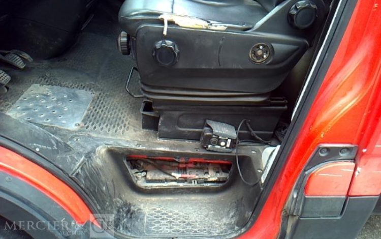 IVECO 35-130 BENNE SIMPLE CABINE COFFRE ROUGE EA-557-QC