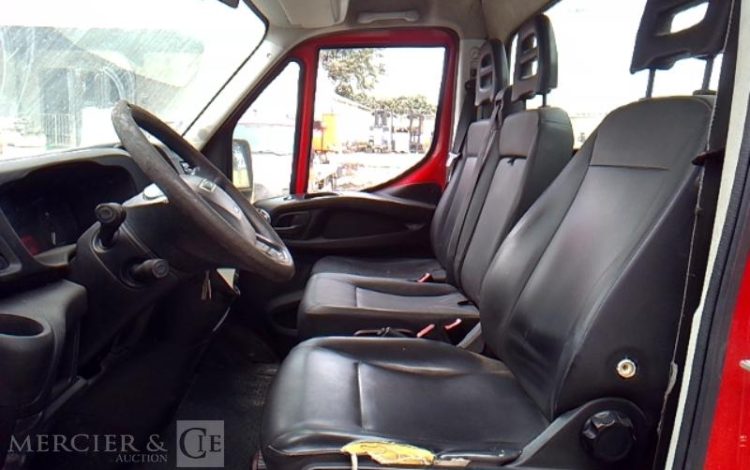 IVECO 35-130 BENNE SIMPLE CABINE COFFRE ROUGE EA-557-QC