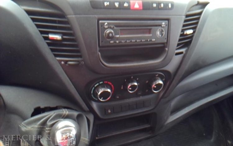 IVECO 35-130 BENNE SIMPLE CABINE COFFRE ROUGE EA-557-QC
