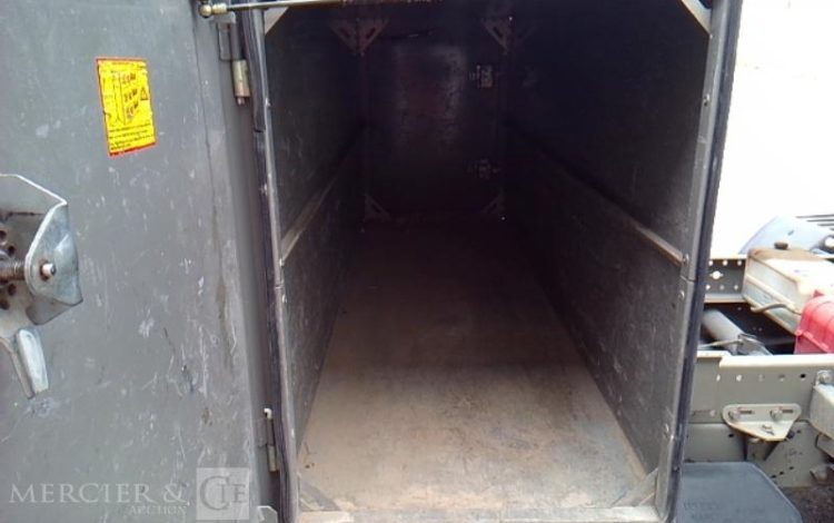 IVECO 35-130 BENNE SIMPLE CABINE COFFRE ROUGE EA-557-QC