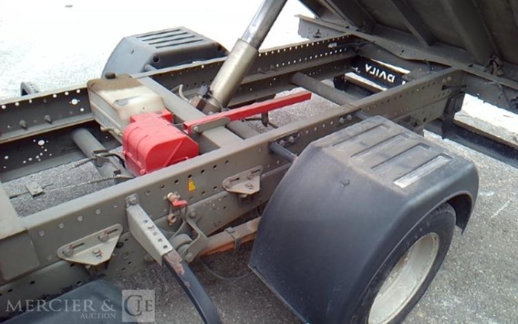 IVECO 35-130 BENNE SIMPLE CABINE COFFRE ROUGE EA-557-QC