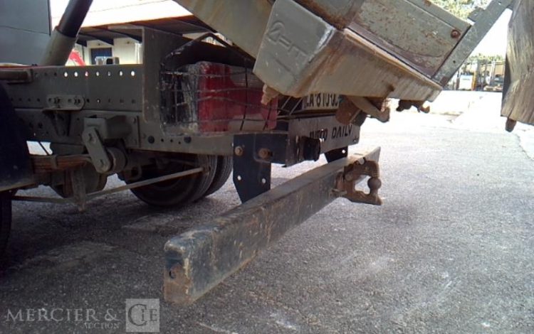 IVECO 35-130 BENNE SIMPLE CABINE COFFRE ROUGE EA-810-QC