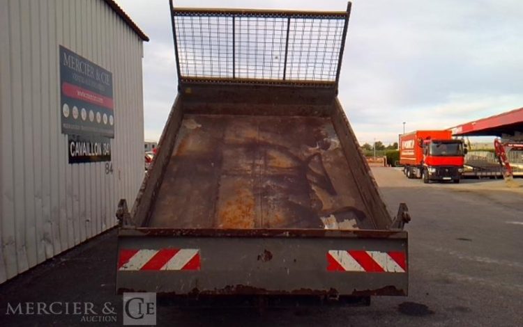 IVECO 35-130 BENNE SIMPLE CABINE COFFRE ROUGE EA-810-QC