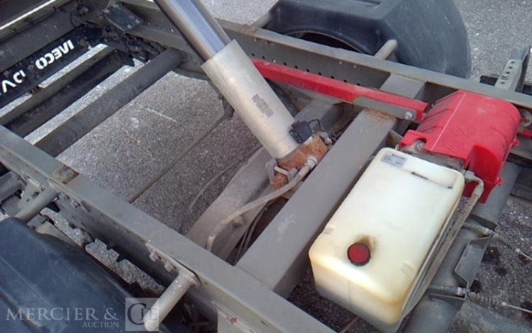 IVECO 35-130 BENNE SIMPLE CABINE COFFRE ROUGE EA-810-QC