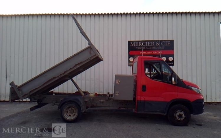 IVECO 35-130 BENNE SIMPLE CABINE COFFRE ROUGE EA-810-QC