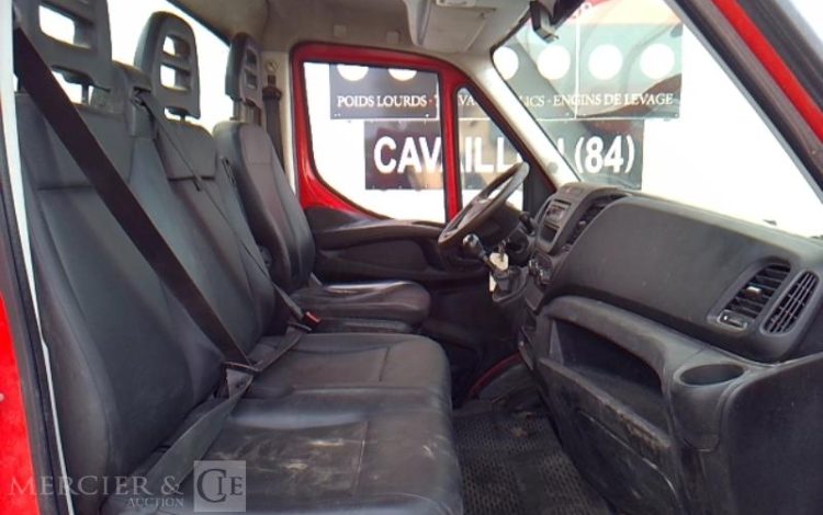 IVECO 35-130 BENNE SIMPLE CABINE COFFRE ROUGE EA-810-QC
