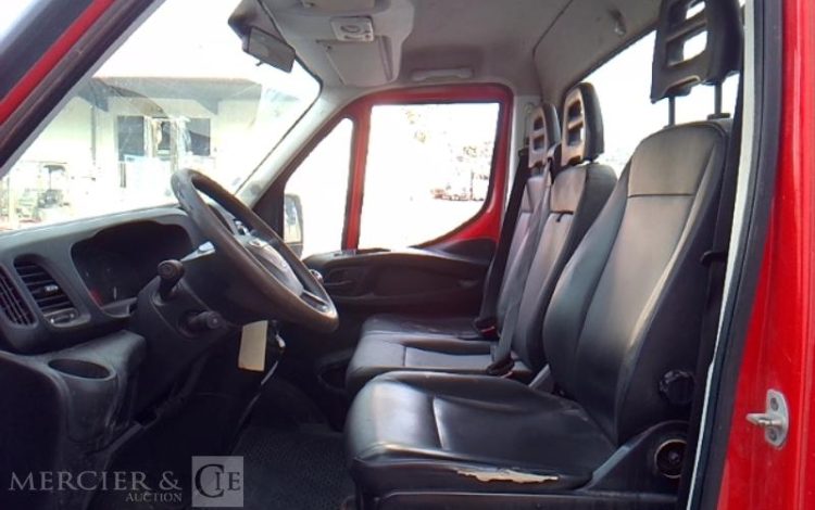 IVECO 35-130 BENNE SIMPLE CABINE COFFRE ROUGE EA-810-QC