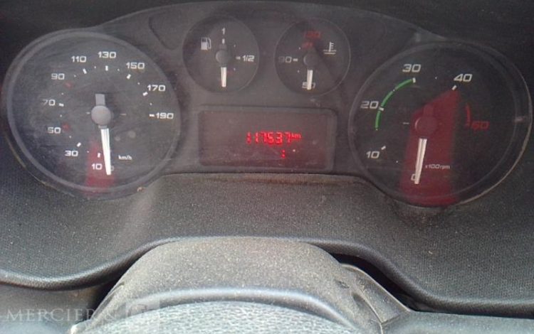 IVECO 35-130 BENNE SIMPLE CABINE COFFRE ROUGE EA-810-QC