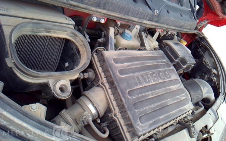 IVECO 35-130 BENNE SIMPLE CABINE COFFRE ROUGE EA-810-QC