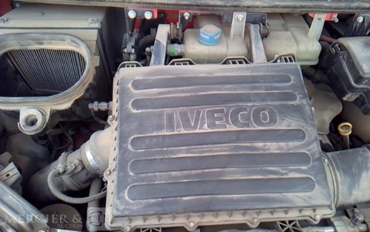 IVECO 35-130 BENNE SIMPLE CABINE COFFRE ROUGE EA-810-QC