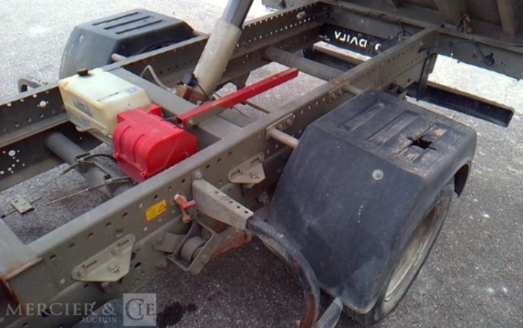 IVECO 35-130 BENNE SIMPLE CABINE COFFRE ROUGE EA-810-QC