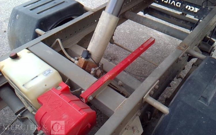 IVECO 35-130 BENNE SIMPLE CABINE COFFRE ROUGE EA-810-QC